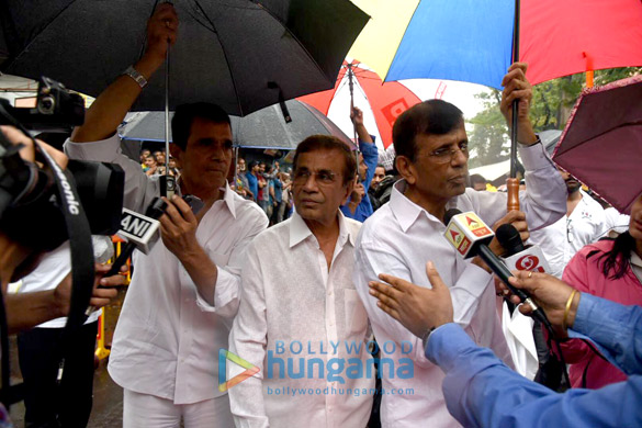 abhishek bachchan salim khan ranbir kapoor and others attend the funeral of the late shashi kapoor 8 2