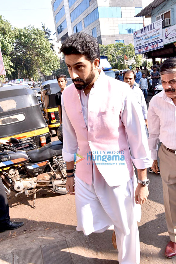abhishek bachchan attends neeraj voras funeral 3