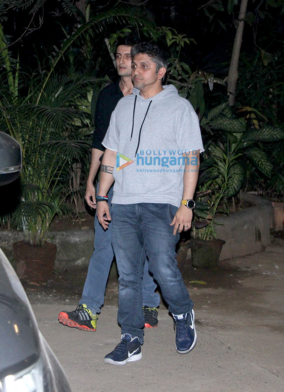 aditya roy kapoor snapped at mohit suris office 3