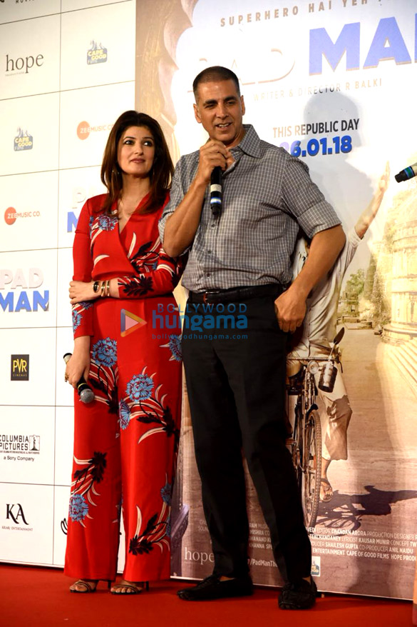 akshay kumar launches the song aaj se teri from pad man 3