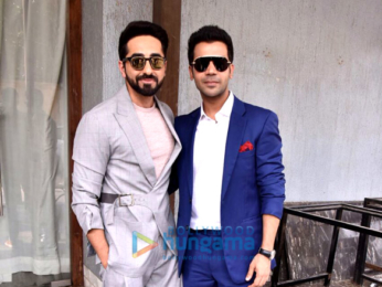 Akshay Kumar, Varun Dhawan, Ayushmann Khurranna and Rajkummar Rao snapped on sets of Rajeev Masand's show