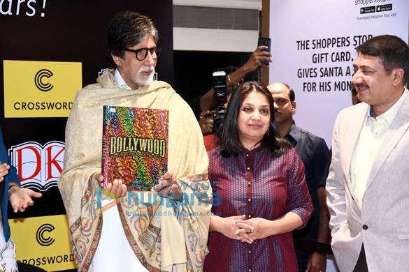 amitabh bachchan graces the launch of the book bollywood 1
