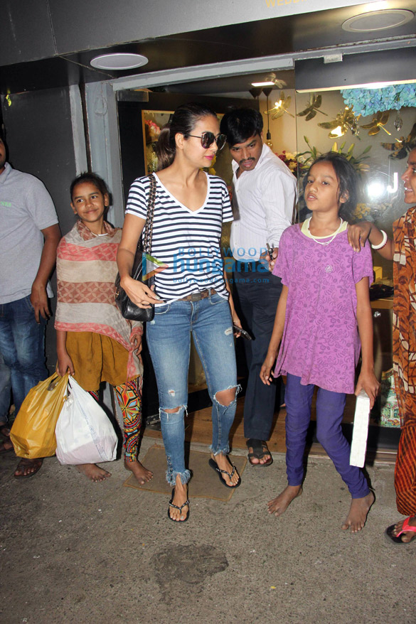 amrita arora spotted at bandra2 3