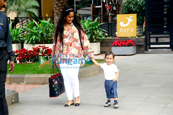 arpita khan snapped with baby ahil at bkc 4