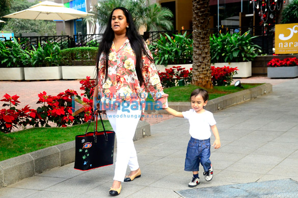 arpita khan snapped with baby ahil at bkc 5