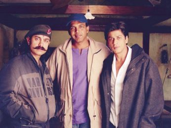 Throwback: These images of Shah Rukh Khan and Aamir Khan on sets of Ashutosh Gowariker’s Swades will give you a nostalgic feel Throwback: These images of Shah Rukh Khan and Aamir Khan on sets of Ashutosh Gowariker’s Swades will give you a nostalgic feel