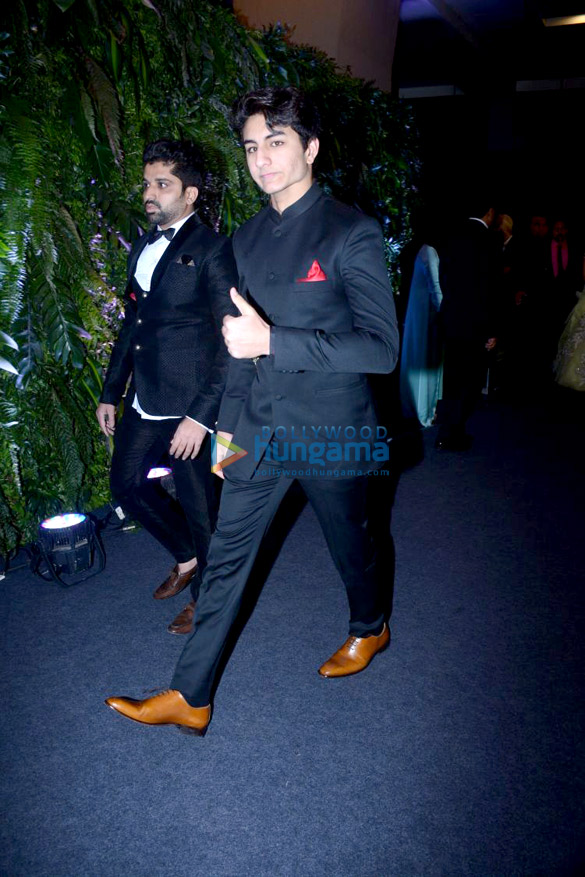 celebs grace anushka sharma virat kohlis mumbai reception 002 3