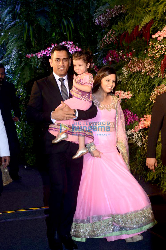 celebs grace anushka sharma virat kohlis mumbai reception 002 5
