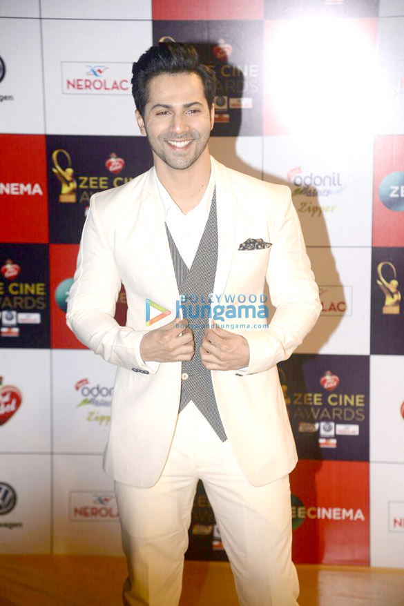 celebs grace the red carpet of zee cine awards 2018 009 7