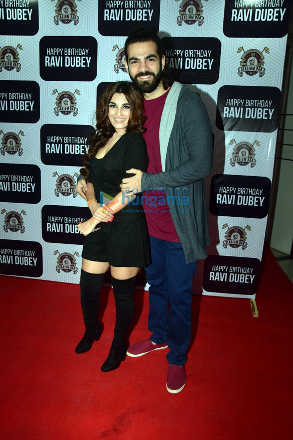celebs snapped at ravi dubeys birthday 10