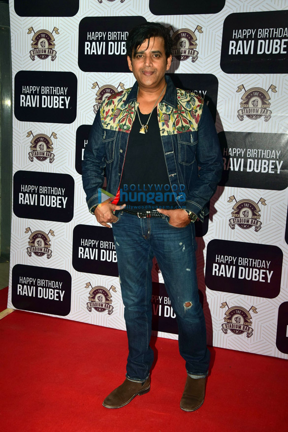 celebs snapped at ravi dubeys birthday 13