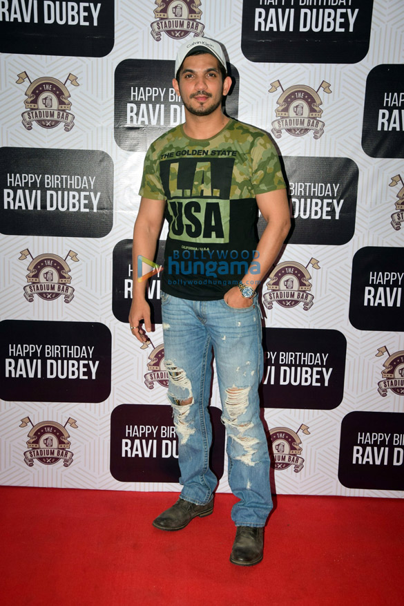 celebs snapped at ravi dubeys birthday 16