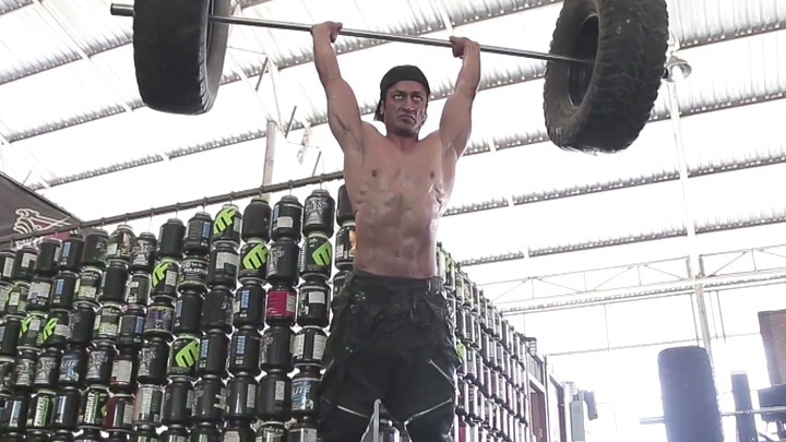 Check Out Vidyut Jammwal’s  SUPERB Body For His Role In The Film Junglee