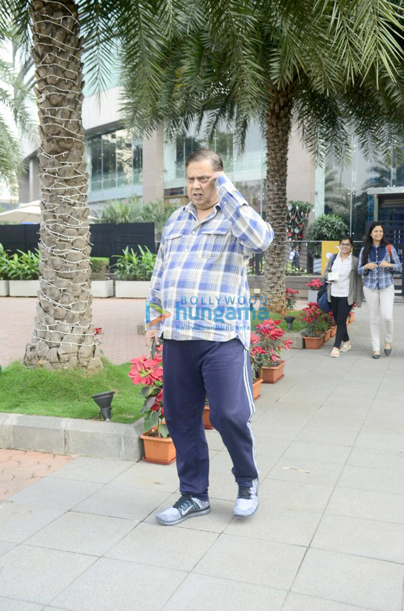 david dhawan snapped with family 1