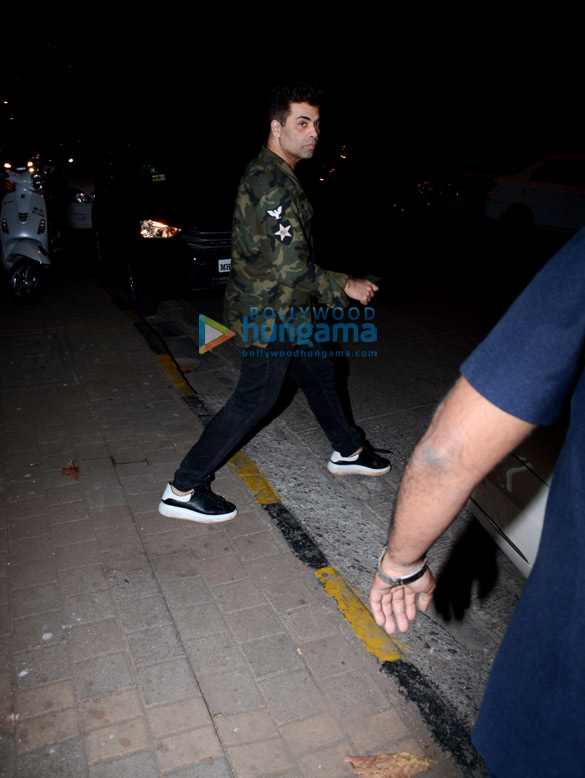 farhan akhtar ritesh sidhwani shweta nanda and karan johar spotted at zoya akhtars house 3