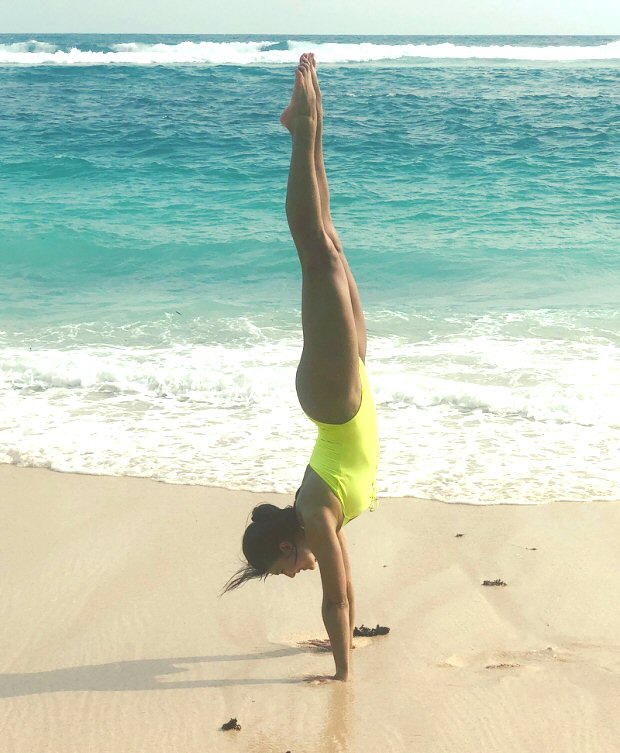 HOTNESS Jacqueline Fernandez flaunts her beach body in fluorescent swimsuit in Bali (2)