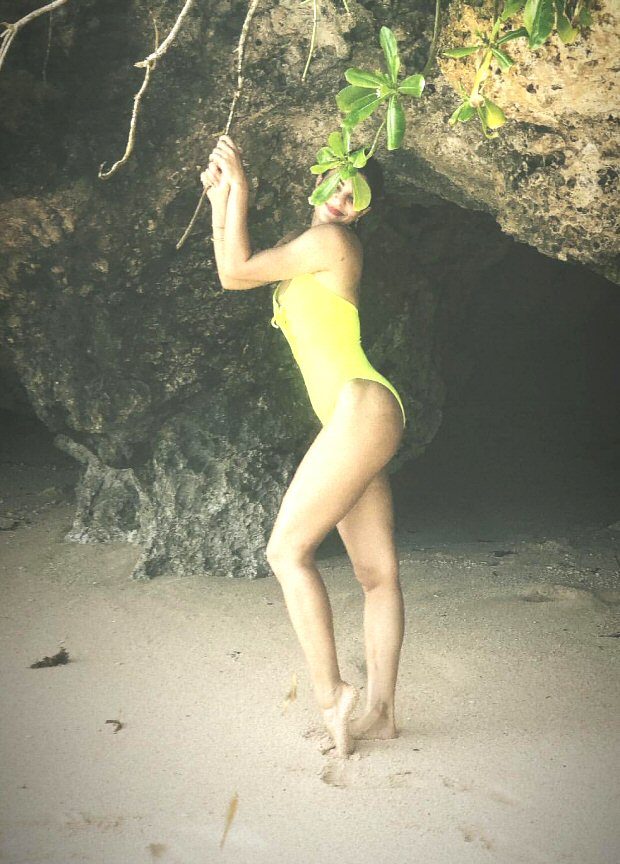 HOTNESS Jacqueline Fernandez flaunts her beach body in fluorescent swimsuit in Bali (4)