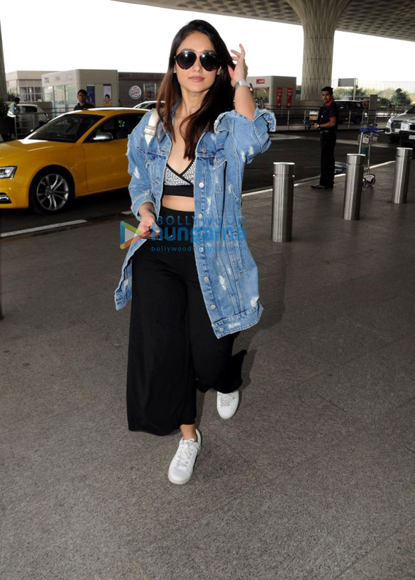 Ileana D’Cruz, Shruti Haasan and others snapped at the airport Ileana D’Cruz, Shruti Haasan and others snapped at the airport