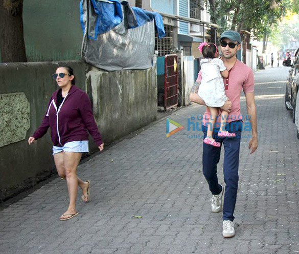 imran khan spotted with his daughter imara and wife avantika 2