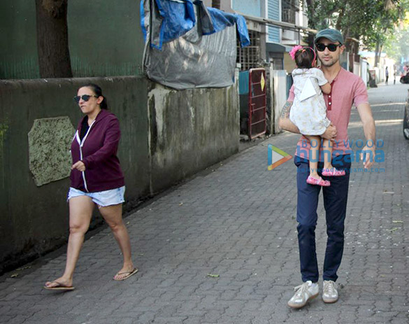 imran khan spotted with his daughter imara and wife avantika 3