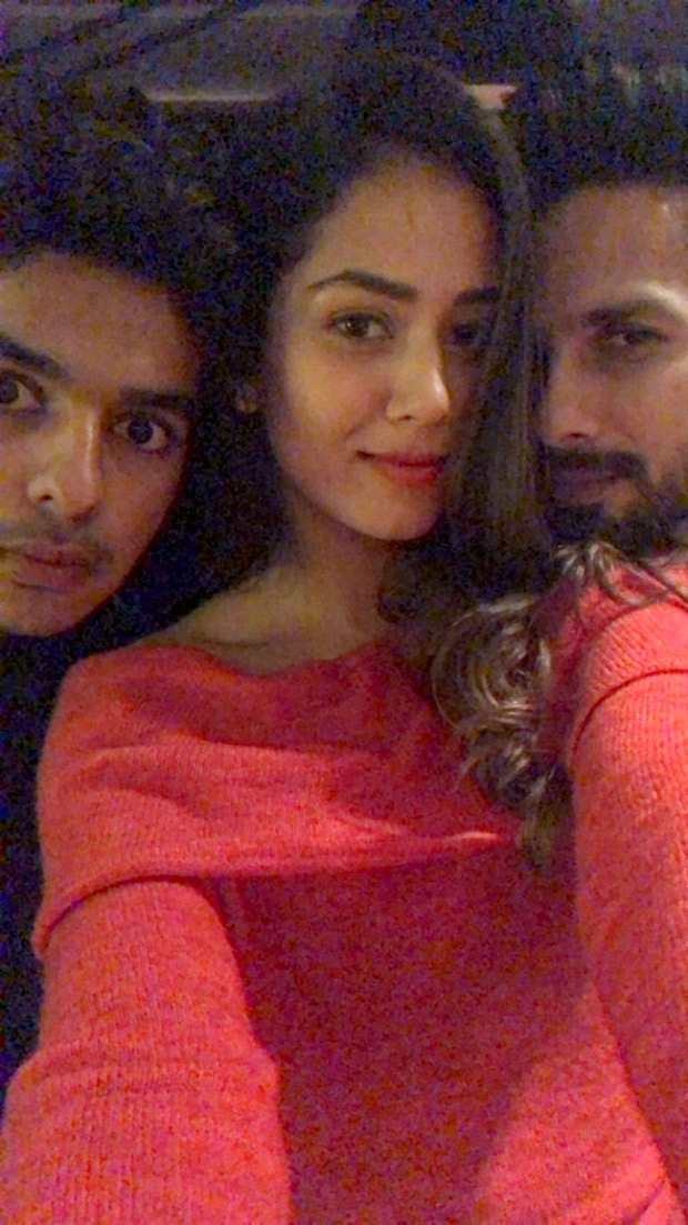It's a family night for Shahid Kapoor, Mira Rajput and Ishaan Khatter (1)