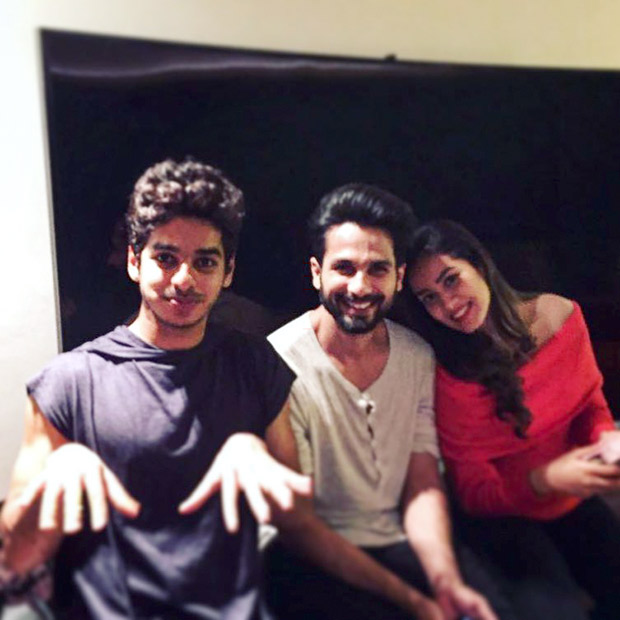 It's a family night for Shahid Kapoor, Mira Rajput and Ishaan Khatter (2)