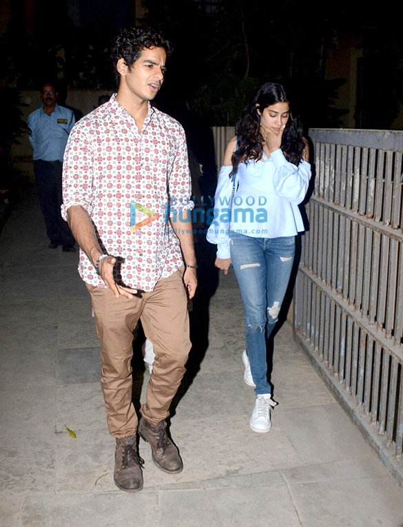 janhvi kapoor and ishaan khatter spotted having dinner at shahid kapoors home 2
