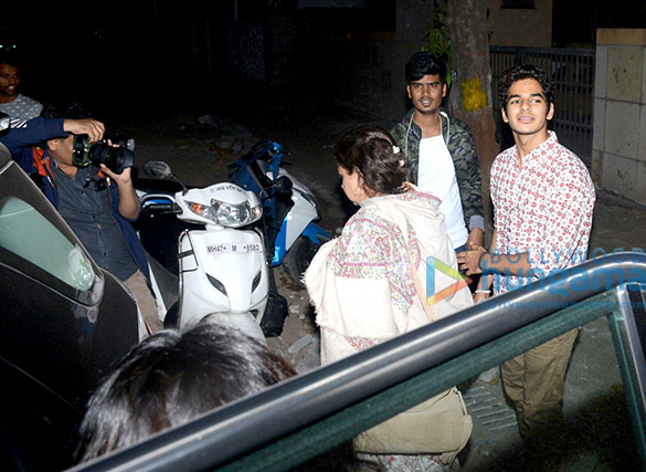 janhvi kapoor and ishaan khatter spotted having dinner at shahid kapoors home 4