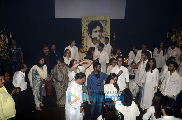 kapoor family attends shashi kapoors prayer meet at prithvi theatre 2