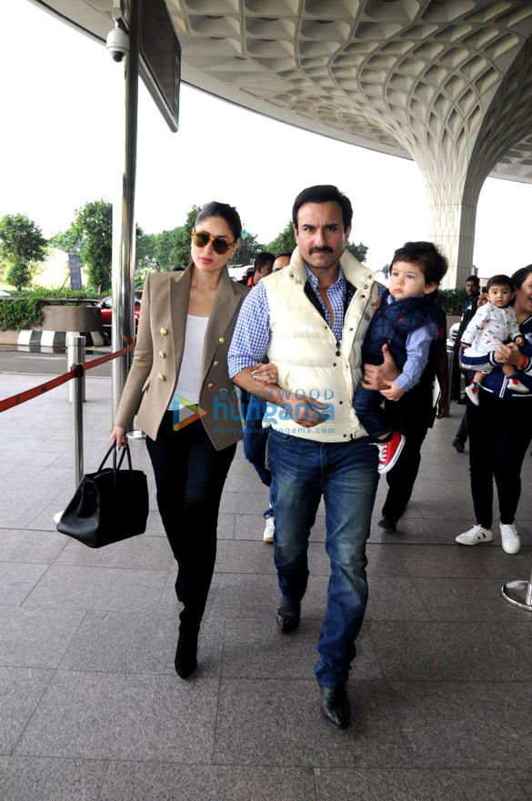 kareena kapoor khan saif ali khan and taimur spotted going to delhi 2