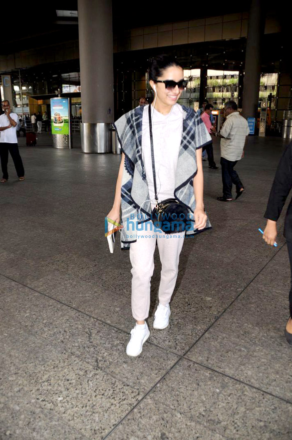 kiara advani shilpa shetty and others snapped at the airport 6