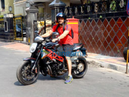 Kunal Khemu spotted on bike at Bandra