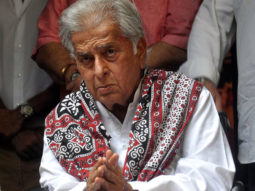 Late actor Shashi Kapoor draped in tricolour; receives three guns salute on his final journey!
