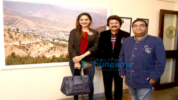 Madhoo and Pankaj Udhas at Dr Batra’s Magic Moments exhibition