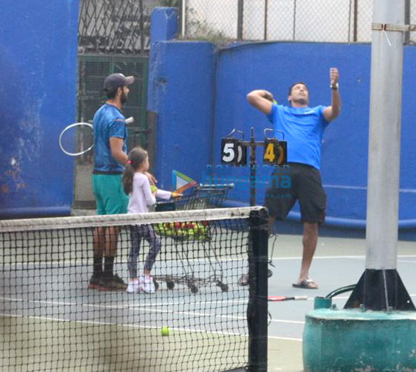 mahesh bhupathi snapped with daughter 3