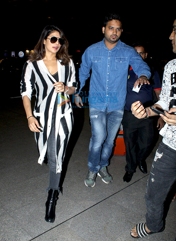 Priyanka Chopra, Akshay Kumar and others snapped at the airport