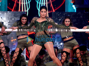 Priyanka Chopra, Katrina Kaif, Varun Dhawan, Ranveer Singh and others perform at Zee Cine Awards 2017