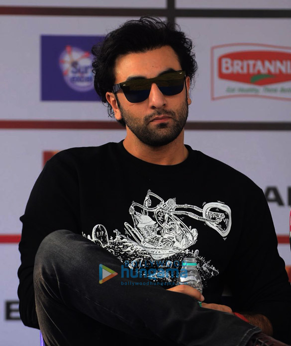ranbir kapoor gets felicitated by the mayor of london 7