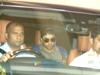 Ranbir Kapoor spotted at Khar