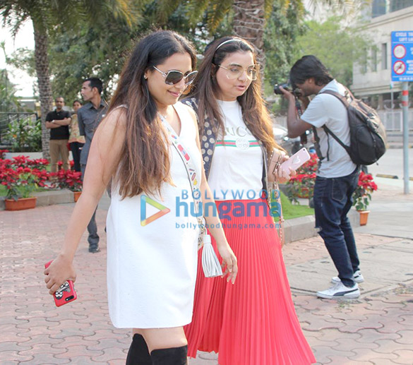 rani mukerji and vaibhavi merchant spotted at yauatcha 4
