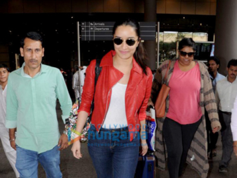 Ranveer Singh, Shraddha Kapoor, Karisma Kapoor and others snapped at the airport