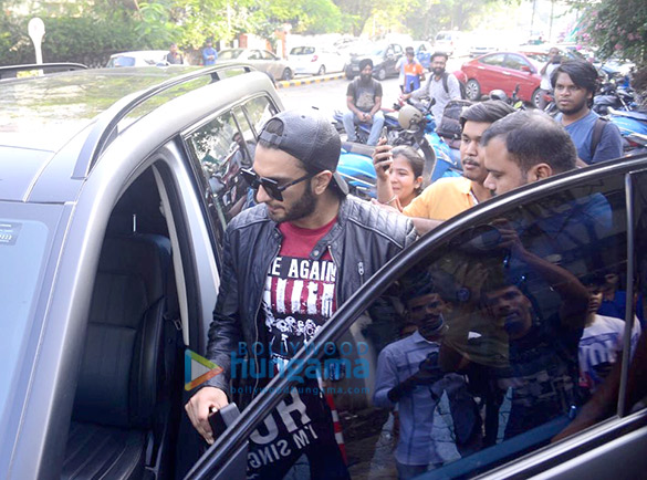 ranveer singh snapped at otters club 2 2