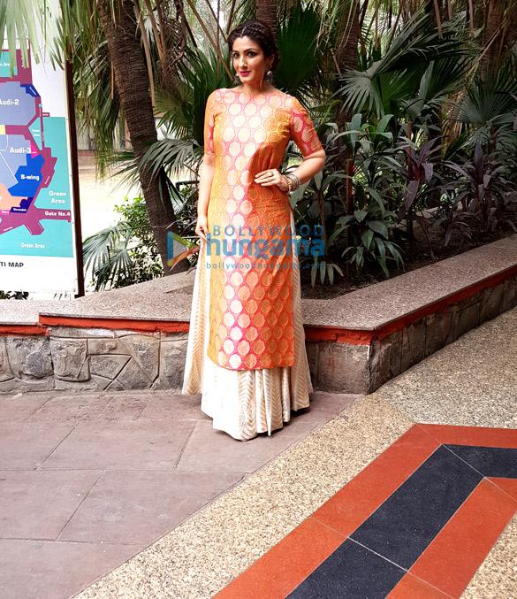 raveena tandon looks stunning in a warp n weft ensemble for an ngo event in delhi 3