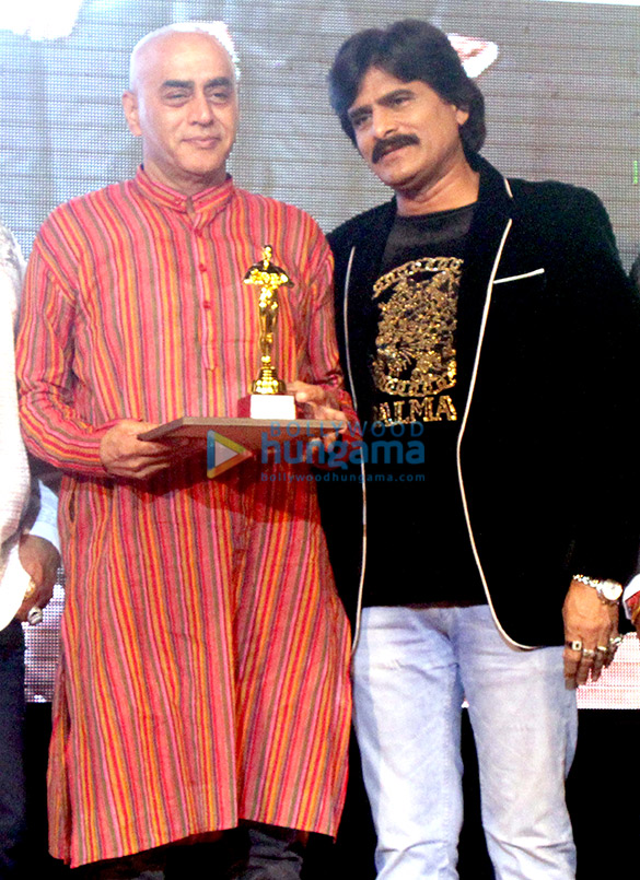 ravi dubey ahsaan qureshi sharad malhotra meghna naidu iqbal khan others attend the 4th dashnik mumbai press media awards in mumbai 12
