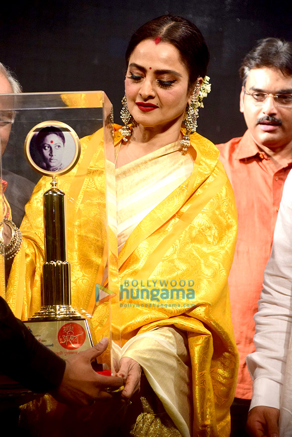 rekha spotted at smita patil memorial award 6