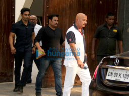 Roshan family spotted having lunch at their residence