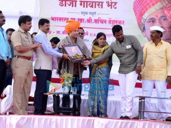 Sachin Tendulkar visits his adopted village Donja in Marathwada