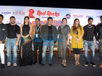 Salman Khan, Kriti Sanon, Sonakshi Sinha and others at Dabangg Tour press conference in Delhi Salman Khan, Kriti Sanon, Sonakshi Sinha and others at Dabangg Tour press conference in Delhi