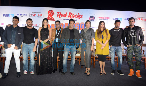 salman khan kriti sanon sonakshi sinha and others at dabangg tour press conference in delhi 1
