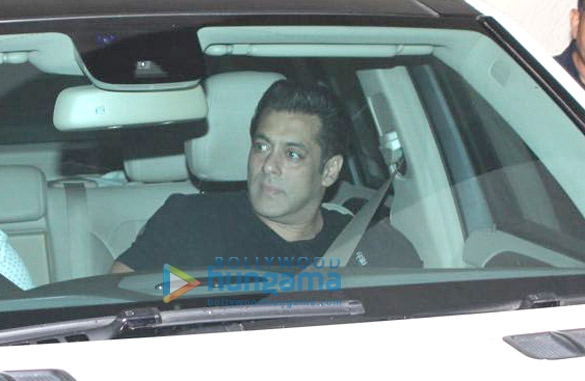 Salman Khan, Salim Khan and others snapped at Tiger Zinda Hai screening Salman Khan, Salim Khan and others snapped at Tiger Zinda Hai screening